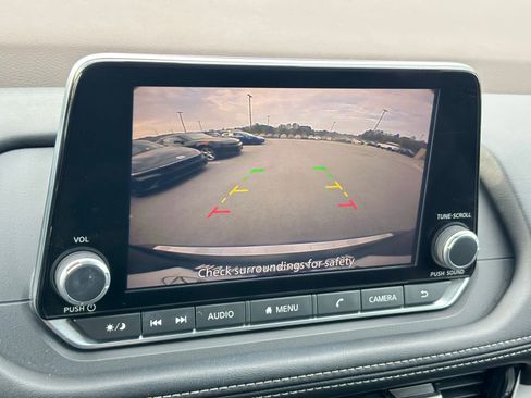 Used 2022 Nissan Rogue SV w/ SV Premium Package image 24