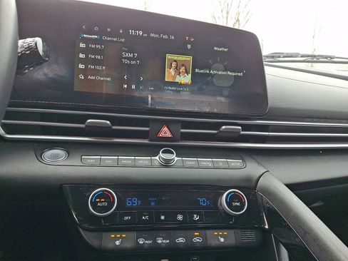 Used 2024 Hyundai Elantra Limited image 28