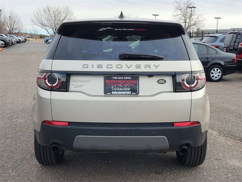 Used 2017 Land Rover Discovery Sport SE image 6