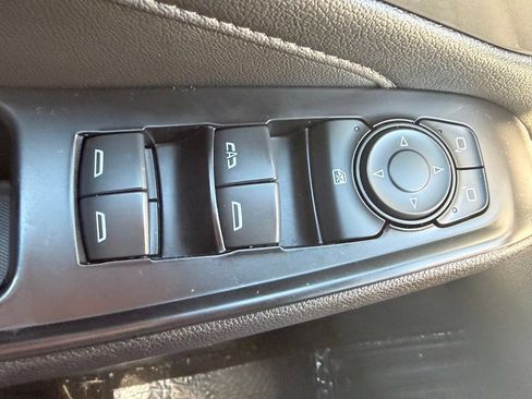 Used 2023 Chevrolet Traverse LT w/ Rear Camera Mirror Package AWD/4WD image 17