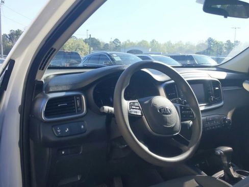 Used 2020 Kia Sorento LX image 19