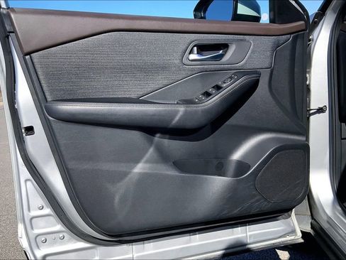 Used 2023 Nissan Rogue SV image 19