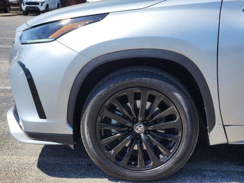 Certified 2025 Toyota Highlander XSE image 6