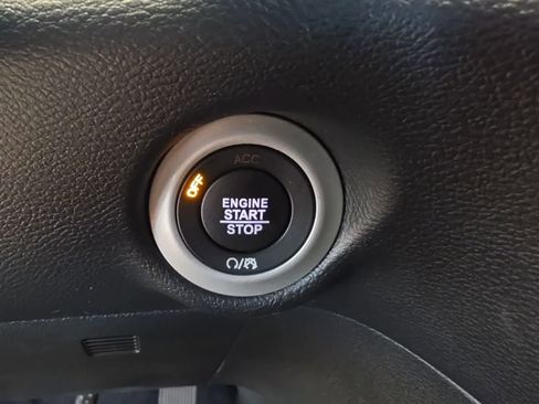 Used 2026 Chrysler Pacifica Select FWD image 25