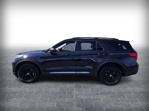 Used 2024 Ford Explorer XLT w/ Equipment Group 202A image 4