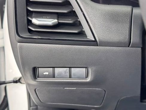 New 2026 Nissan Sentra SR FWD image 30
