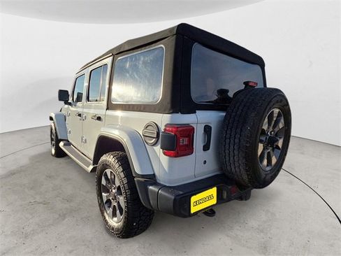 Used 2018 Jeep Wrangler Unlimited Sahara image 3