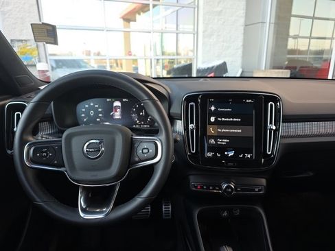 Used 2022 Volvo XC40 T5 R-Design w/ Protection Package Premier image 12