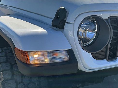 New 2025 Jeep Gladiator Sport image 29