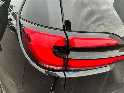 Used 2023 Chrysler Pacifica Touring-L FWD image 23