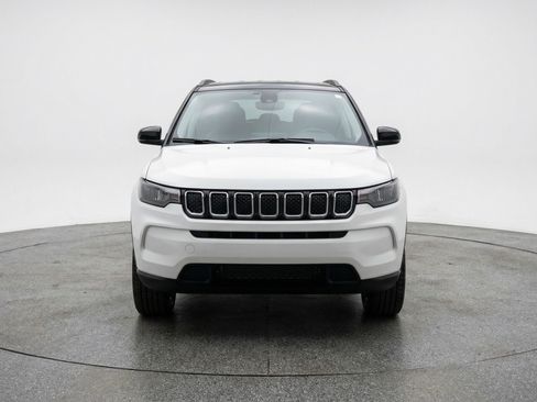 Used 2025 Jeep Compass Limited image 2