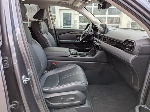 Certified 2025 Honda Pilot Elite image 33