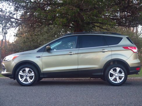Used 2013 Ford Escape SE image 2