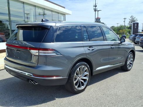 Certified 2025 Lincoln Aviator Reserve w/ Illumination Package AWD/4WD image 3