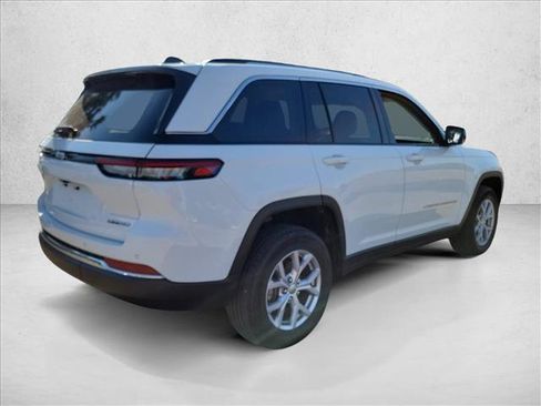Used 2022 Jeep Grand Cherokee Limited AWD/4WD image 5