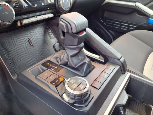 Certified 2025 Toyota Tacoma TRD Off-Road image 15