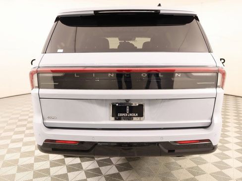 New 2025 Lincoln Navigator Reserve image 23