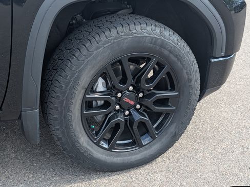 Used 2021 GMC Sierra 1500 Elevation w/ LPO, Elevation Black Package AWD/4WD image 15