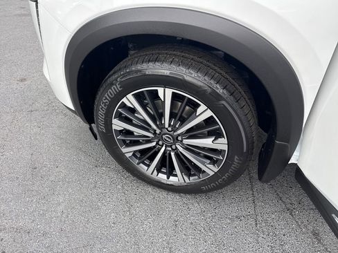 New 2026 Nissan Pathfinder Platinum FWD image 27