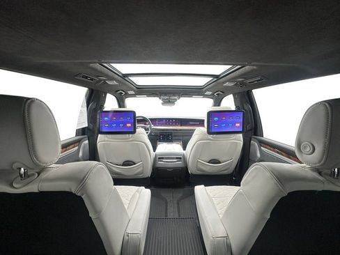 Certified 2025 Cadillac Escalade ESV Premium Luxury Platinum AWD/4WD image 31
