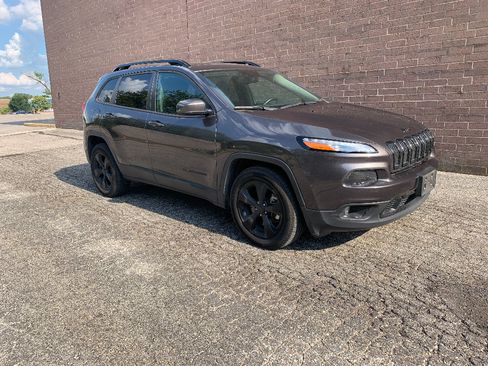 Used 2016 Jeep Cherokee Latitude w/ Comfort/Convenience Group AWD/4WD image 7