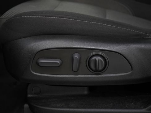 Used 2023 Chevrolet Traverse LT image 31