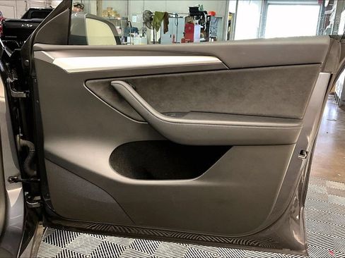 Used 2023 Tesla Model Y Long Range AWD/4WD image 25