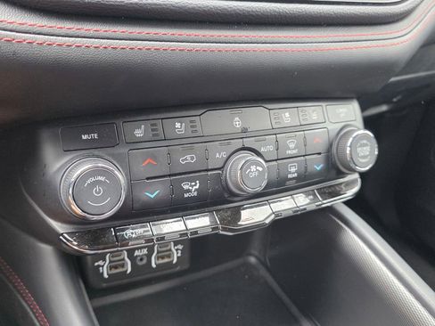 Used 2024 Dodge Durango GT RWD image 27