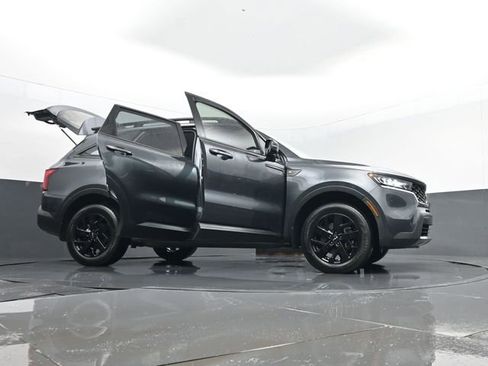 Used 2023 Kia Sorento S image 34