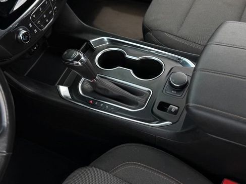Used 2020 Chevrolet Traverse LT FWD image 25