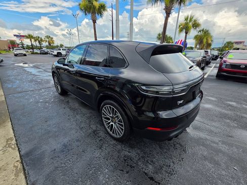 Used 2022 Porsche Cayenne AWD/4WD image 3