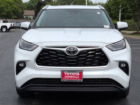 Used 2022 Toyota Highlander XLE AWD/4WD image 4