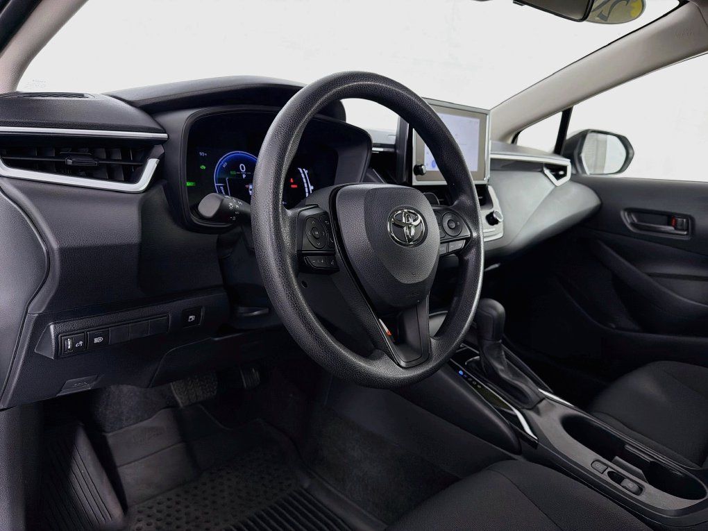 Used 2026 Toyota Corolla LE FWD image 14