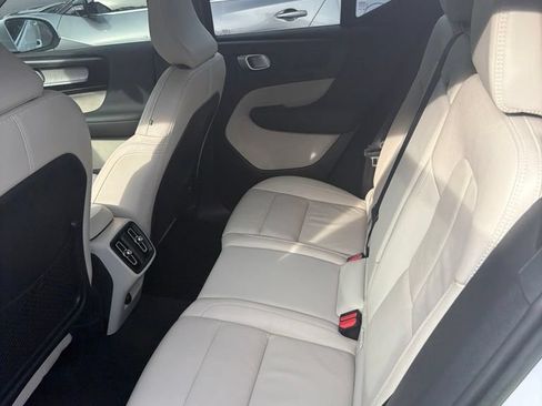Used 2023 Volvo XC40 B5 Plus AWD/4WD image 2