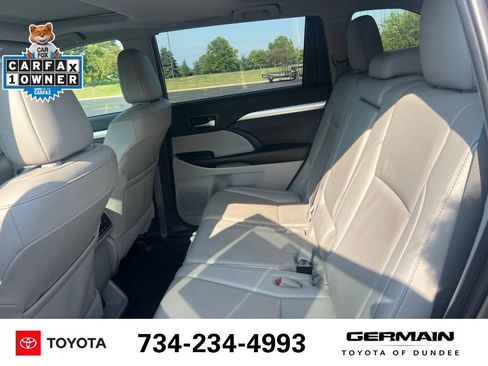 Used 2019 Toyota Highlander XLE AWD/4WD image 18