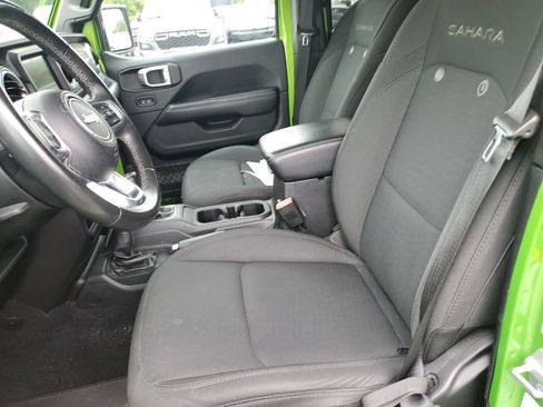 Used 2018 Jeep Wrangler Unlimited Sahara w/ Uconnect 4C Nav & Sound Group AWD/4WD image 15