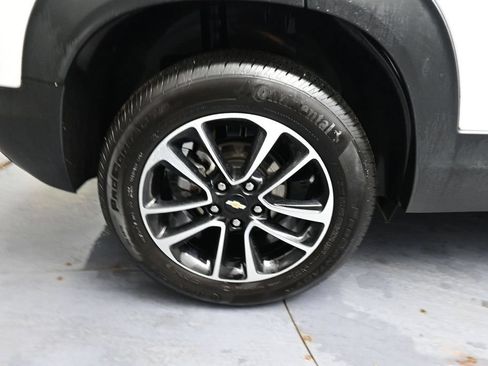 Used 2025 Chevrolet TrailBlazer LT AWD/4WD image 16