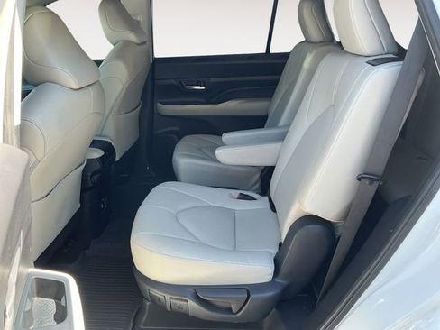 Certified 2024 Toyota Grand Highlander AWD image 13