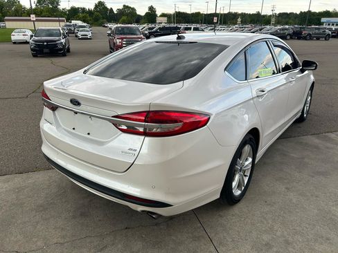 Used 2018 Ford Fusion SE w/ Fusion SE Technology Package FWD image 5