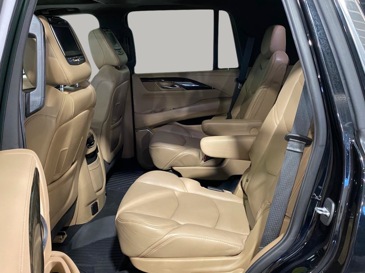 Used 2018 Cadillac Escalade Platinum AWD/4WD image 9