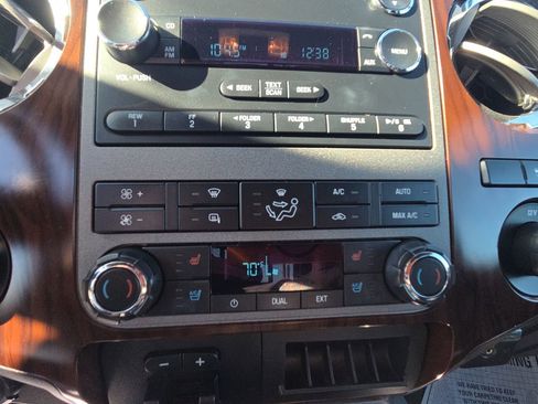 Used 2011 Ford F250 Lariat w/ Lariat Interior Pkg image 30