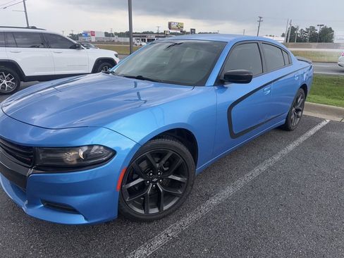 Used 2019 Dodge Charger SXT w/ Blacktop Package RWD image 11