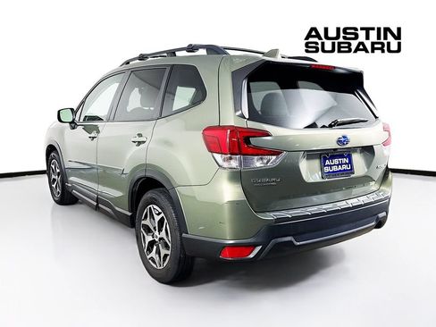Used 2019 Subaru Forester Premium AWD/4WD image 5