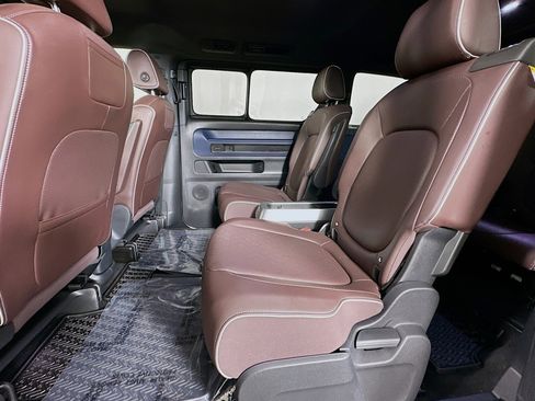 Used 2025 Volkswagen ID. Buzz Pro S Plus image 9