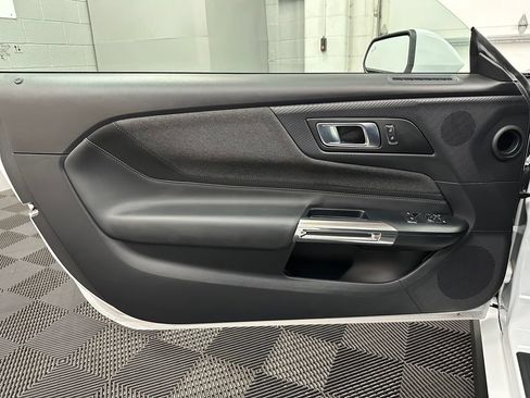 Used 2025 Ford Mustang GT RWD image 17