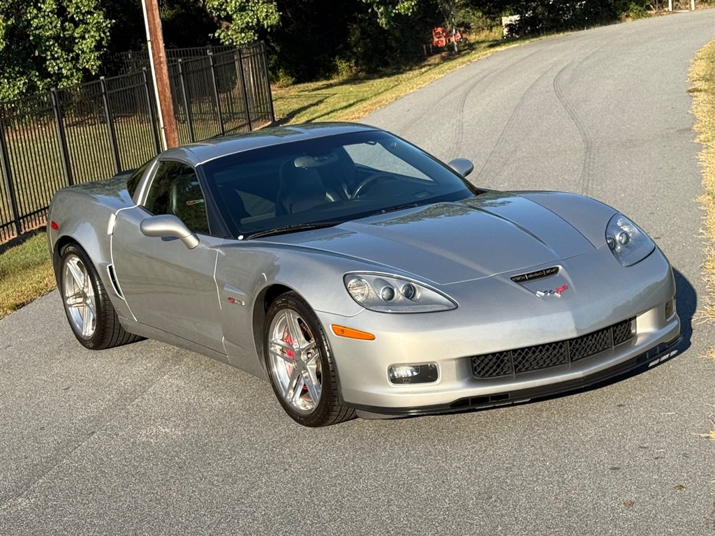 Used 2006 Chevrolet Corvette Z06 w/ Preferred Equipment Group RWD image 26