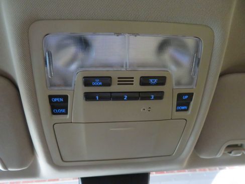 Used 2019 Toyota Highlander SE image 52