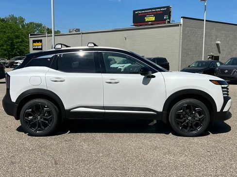 New 2026 Nissan Kicks SR AWD/4WD image 44