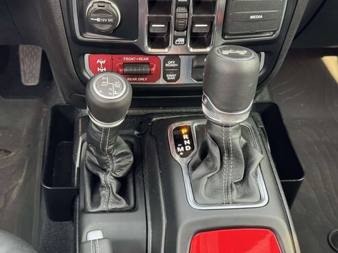 Used 2024 Jeep Wrangler Unlimited Rubicon AWD/4WD image 8