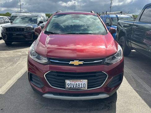 Used 2022 Chevrolet Trax LT w/ Driver Confidence Package image 3